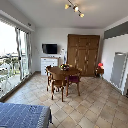 Bord De Avec Balcon Et Parking à - Fr-1-224c-342